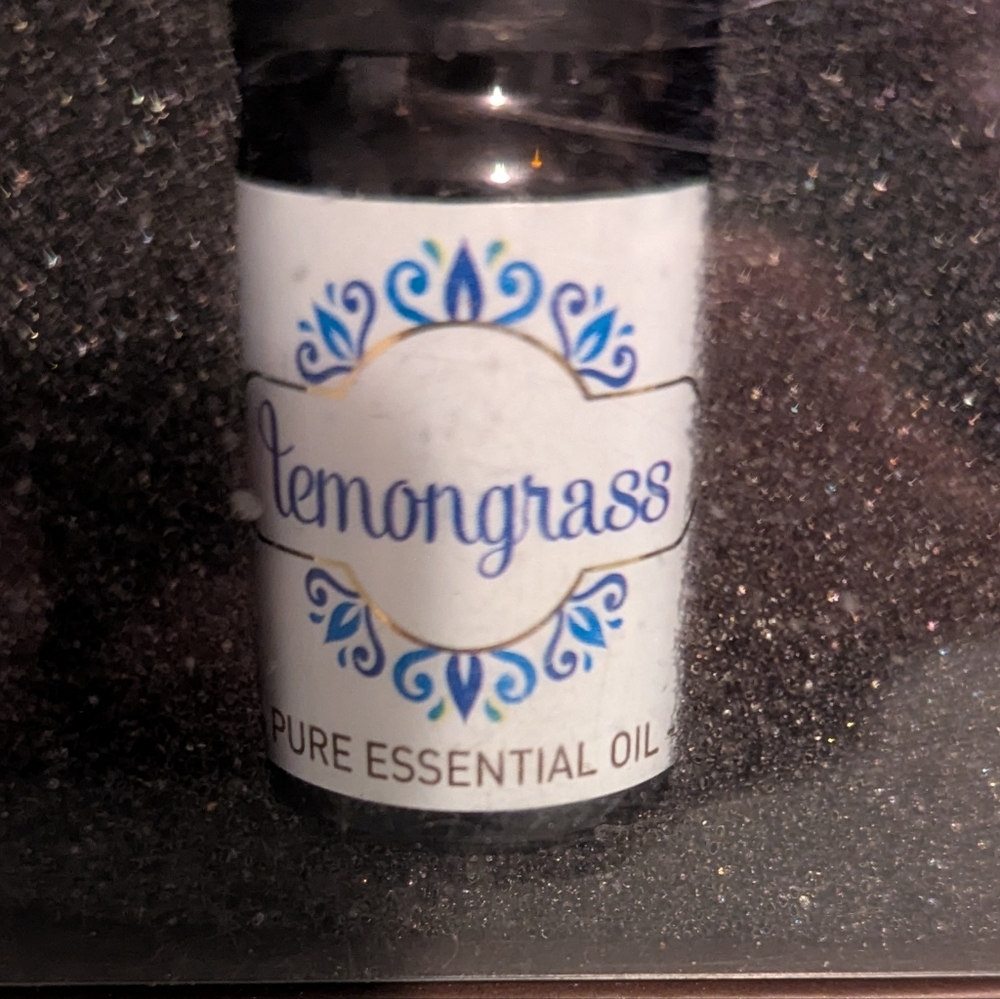 Essential Oil Set with Diffuser - Picture 3 of 8